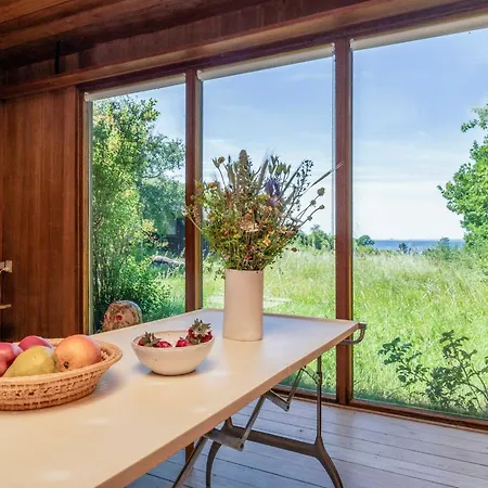 Sommerhus Fra 1962 Ved Stranden I Kongsgarde Knebel