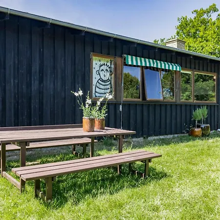 Sommerhus Fra 1962 Ved Stranden I Kongsgarde Knebel