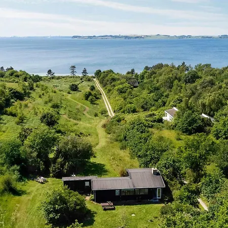 Sommerhus Fra 1962 Ved Stranden I Kongsgarde Knebel
